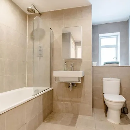 One Bedroom Flat In Corn Street Apartamento