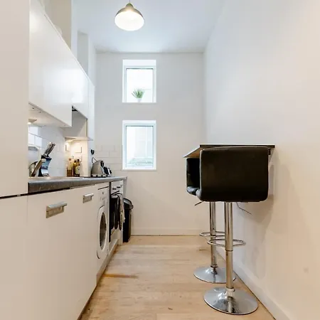 One Bedroom Flat In Corn Street * Bristol
