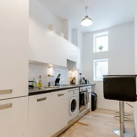 Apartment One Bedroom Flat In Corn Street *