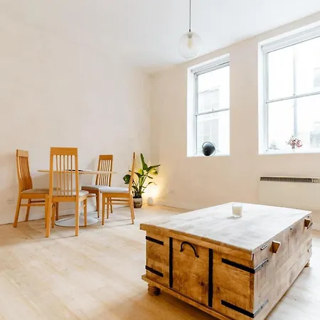 One Bedroom Flat In Corn Street Appartamento *